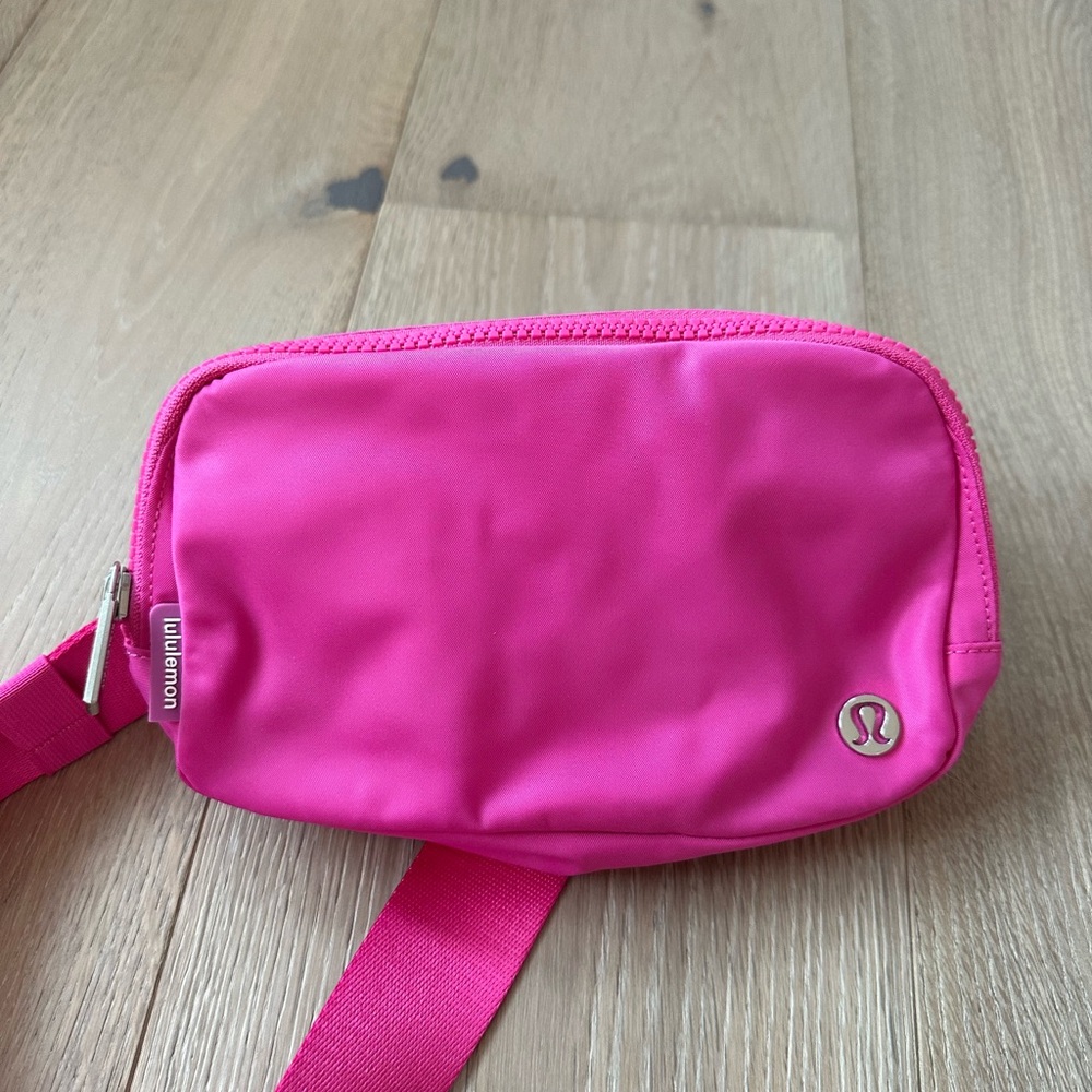 lululemon sonic pink everywhere belt bag